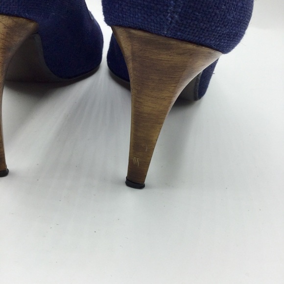 STUART Weitzman Sz 10M Navy Linen Open Toe Pump with Wood 4” Heels - Picture 8 of 13